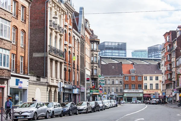 Lille, Fransa, 28 Temmuz 2015 tarihinde. Kentsel görünümü. Parlak güneşli bir günde tipik şehirde. — Stok fotoğraf