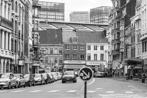 Lille, Fransa, 28 Temmuz 2015 tarihinde. Kentsel görünümü. Parlak güneşli bir günde tipik şehirde. — Stok fotoğraf