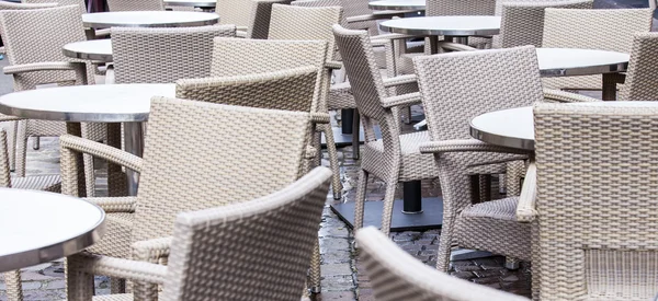 Picturesque summer cafe on the street of the European city — Stock Photo, Image