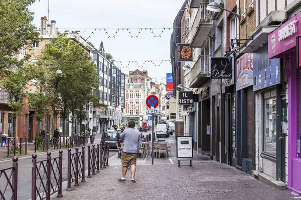 LILLE, FRANCE, on AUGUST 28, 2015. Urban view. Typical city street in the bright sunny day. — Stock Fotó
