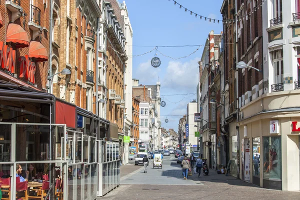 LILLE, FRANCIA, 28 de agosto de 2015. Vista urbana. Típica vista urbana en el brillante día soleado . —  Fotos de Stock