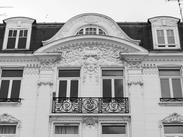 LILLE, FRANCIA, 28 de agosto de 2015. Detalles arquitectónicos de edificios típicos — Foto de Stock