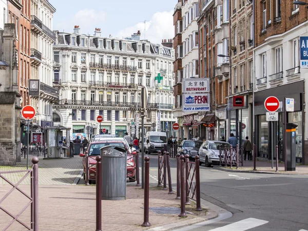 LILLE, FRANÇA, em 28 de agosto de 2015. Vista urbana. Vista urbana típica no dia ensolarado brilhante . — Fotografia de Stock