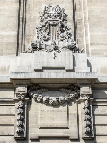 Lille, france, am 28. august 2015. architektonische details typischer gebäude — Stockfoto