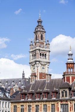 Lille, Fransa, 28 Temmuz 2015 tarihinde. Tarihi kentin tipik binaların mimari detaylar