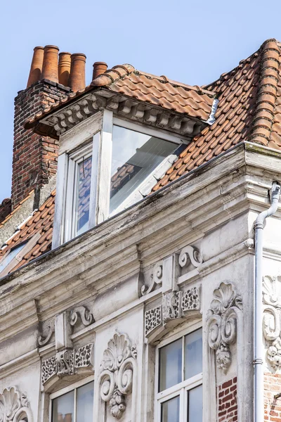 LILLE, FRANÇA, em 28 de agosto de 2015. Detalhes arquitetônicos de edifícios típicos — Fotografia de Stock