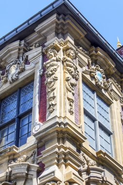 Lille, Fransa, 28 Temmuz 2015 tarihinde. Tipik binaların mimari detaylar