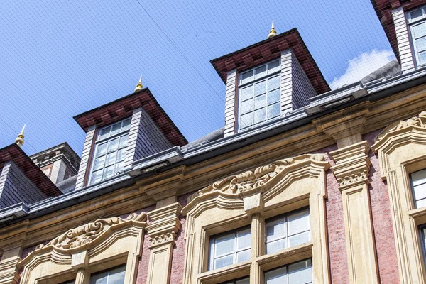 Lille, Francie, na 28 srpna 2015. Architektonické detaily typických budov — Stock fotografie