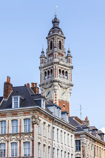 릴, 프랑스, 2015 년 8 월 28 일에. 도시의 역사적인 부분에 있는 일반적인 건물의 건축 세부 사항 — 스톡 사진