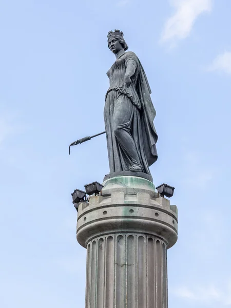 Lille, france, am 28. august 2015. eine skulptur in einer urbanen umgebung — Stockfoto