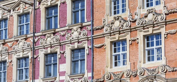 Lille, Frankrijk, op 28 augustus 2015. Architecturale details van typische gebouwen in historische deel van de stad — Stockfoto