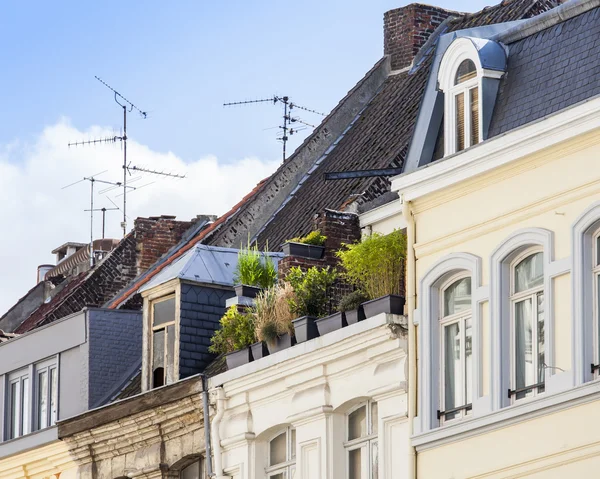 Lille, franz, am 28. august 2015. architektonische details typischer gebäude im historischen teil der stadt — Stockfoto