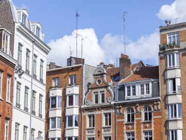 Lille, Fransa, 28 Temmuz 2015 tarihinde. Tarihi kentin tipik binaların mimari detaylar