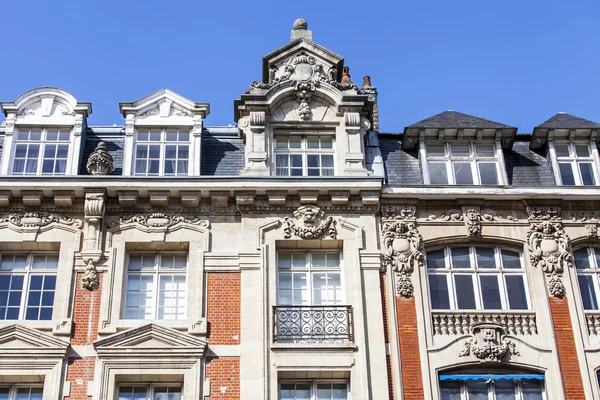 リール、フランス、2015 年 8 月 28 日に。都市の歴史的部分の典型的な建物の建築の細部 — ストック写真