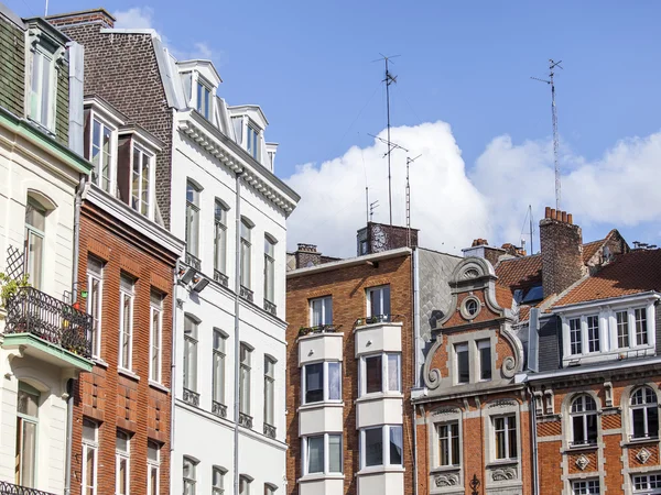 LILLE, FRANCIA, 28 de agosto de 2015. Detalles arquitectónicos de edificios típicos en la parte histórica de la ciudad — Foto de Stock