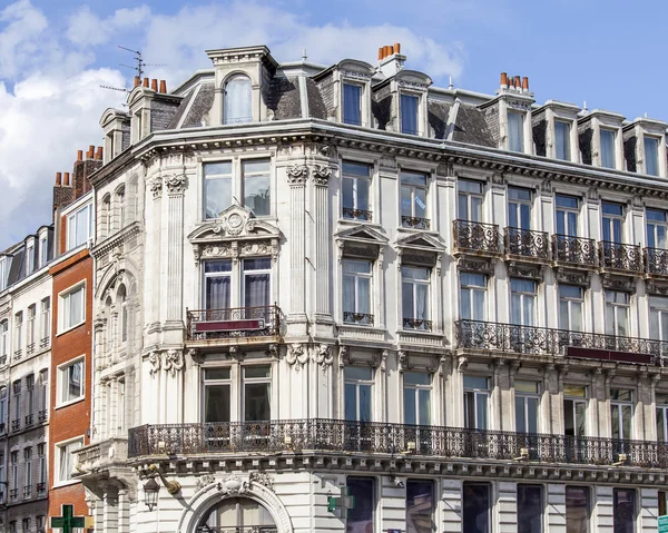 LILLE, FRANCE, on AUGUST 28, 2015. Architectural details of typical buildings in historical part of the city — Stock Photo, Image