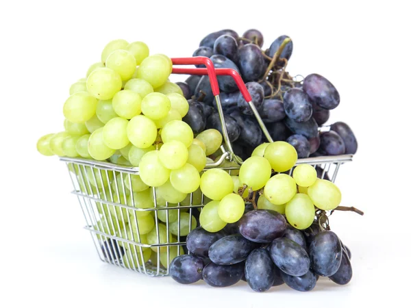 Cluster of ripe grapes in a basket for purchases — Stock Photo, Image