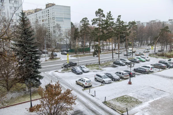 Pushkino, Federacja Rosyjska, na 15 listopada 2015. Widok z okna na miasto zima. Blizzard — Zdjęcie stockowe