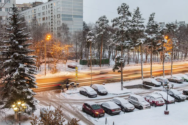 Poesjkino, Rusland, op 24 November 2015. Stadsbeeld in de Vroege winterochtend — Stockfoto
