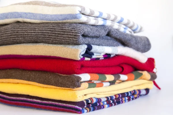 Pile of woolen jumpers of various colors on a show-window of shop — Stock Photo, Image