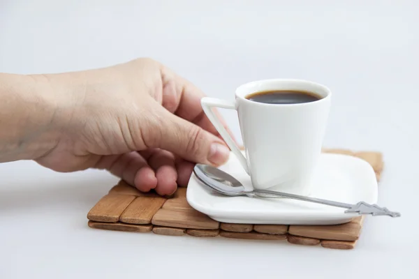 Cup met zwarte koffie in een hand — Stockfoto