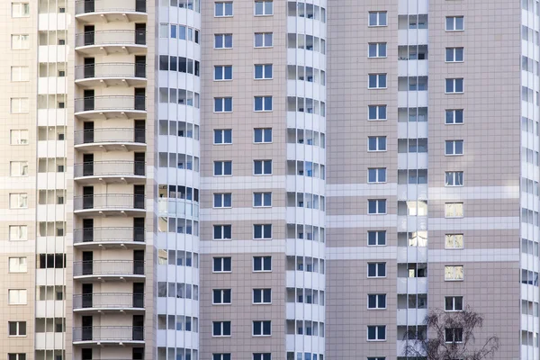 2015 年 12 月 8 日，俄罗斯普希金诺。新的 multystoried 房子的建筑片段 — 图库照片