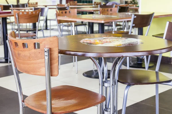 Tables and chairs at the food court of shopping center — Stock Photo, Image