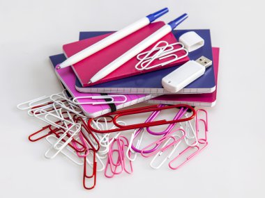 Not defterlerinde kaba yığını çeşitli renkleri kapsar