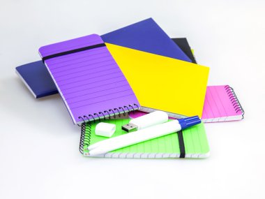 Not defterlerinde kaba yığını çeşitli renkleri kapsar