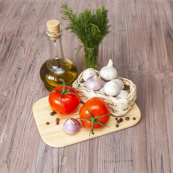 Produkte und Küchenutensilien zum Kochen von Knoblauchgewürz — Stockfoto