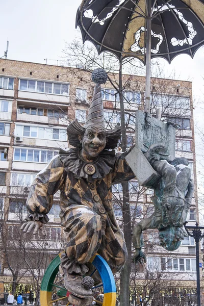 MOSCOU, RUSSIE, le 17 DÉCEMBRE 2015. Composition sculpturale "Clowns" à Moscou dans le boulevard Tsvetnoy avant la construction du cirque de Moscou (auteur Zurab Tsereteli ). — Photo