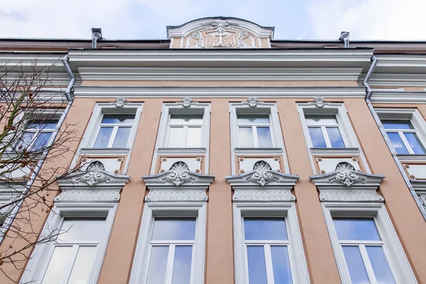 Moskau, russland, am 17. Dezember 2015. architektonische details typischer historischer gebäude im zentralen teil der stadt — Stockfoto