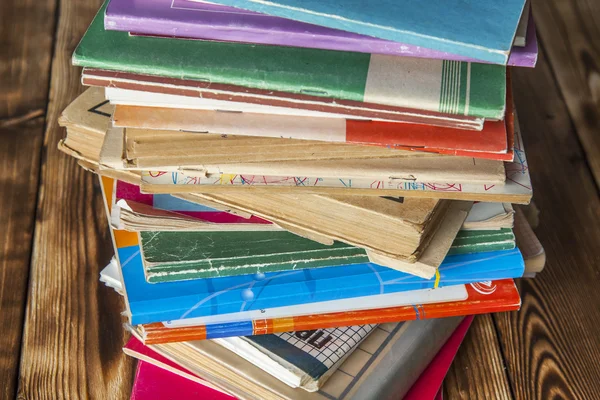 Rough pile of old vintage books on a wooden table — Stock Photo, Image