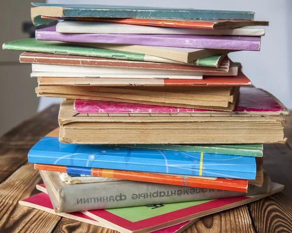 Rough pile of old vintage books on a wooden table — Stock Photo, Image