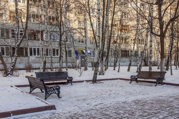 ПУШКИНО, РОССИЯ - 1 ЯНВАРЯ 2016 года. Городской пейзаж в зимний день . — стоковое фото