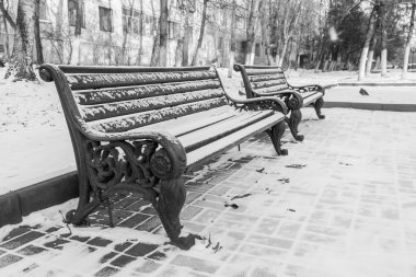 Pushkino, Rusya Federasyonu - Tarih 1 Ocak 2016. Kış öğleden sonra şehir manzarası. Kürsüye bir rekreasyon alanı Bulvarı'ndaki kar ile kaplı
