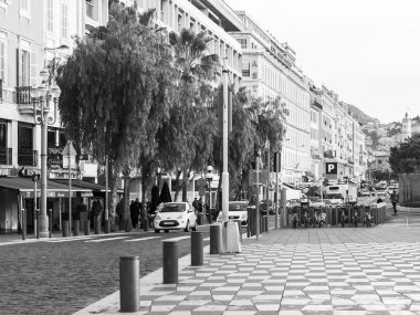 Güzel, Fransa, 7 Ocak 2016. Güneşli kış öğleden sonra tipik kentsel görünümü
