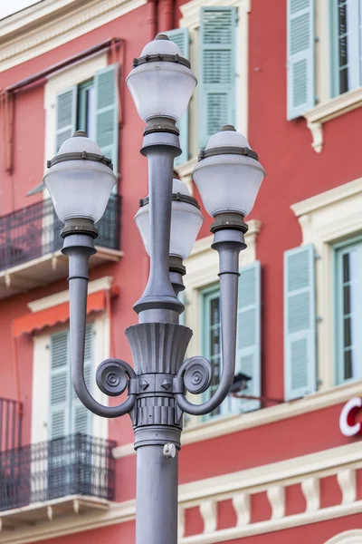 Nice, Francja, na 7 stycznia 2016 r. Piękny streetlight — Zdjęcie stockowe