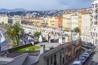 Güzel, Fransa, 7 Ocak 2016. Güneşli kış öğleden sonra tipik kentsel görünümü.