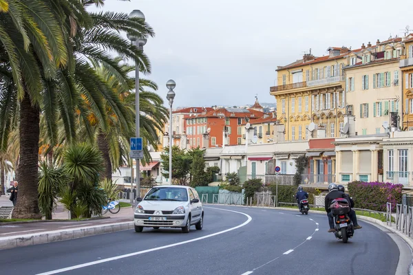 Niza, FRANCIA, en Enero 7, 2016. Vista urbana típica en la soleada tarde de invierno . — Foto de Stock