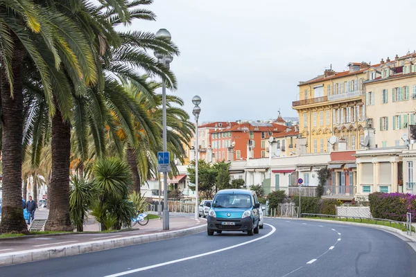 NICE, FRANCE, on JANUARY 7, 2016. Typical urban view in the sunny winter afternoon. — Stock Photo, Image