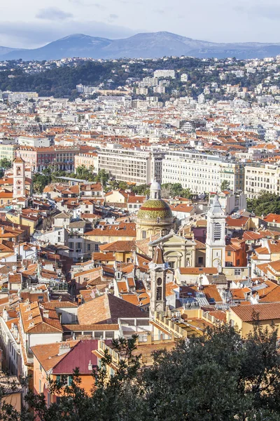 NICE, FRANCIA - el 7 de enero de 2016. La vista superior de la ciudad vieja desde la colina de Shatto —  Fotos de Stock