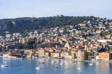 Villefranche-Sur-Mer, Frantsiya, üzerinde 10 Ocak 2016. Villefranche-sur-Mer - Fransız Rivierası'nın merkezlerinden biri olan. Nice yakın olduğunu. Bir koy ve bir yüksek noktadan setin şirketten bir görünüm.