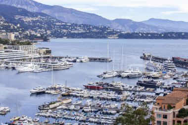 Monte-Carlo, Monaco, üzerinde 10 Ocak 2016. Bağlantı noktasındaki yüksek bir noktada, moorings gemiler görünümünden