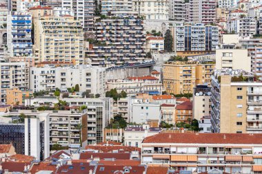 Monte-Carlo, Monaco, üzerinde 10 Ocak 2016. Evleri bir görünümünü dağın yamacında