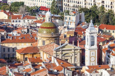 Güzel, Fransa, 7 Ocak 2016. Shatto'nın Tepesi'nden ısmarlayarak. Eski şehrin kırmızı çatılar