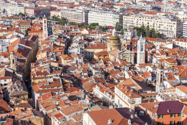 Güzel, Fransa, 7 Ocak 2016. Shatto'nın Tepesi'nden ısmarlayarak. Eski şehrin kırmızı çatılar