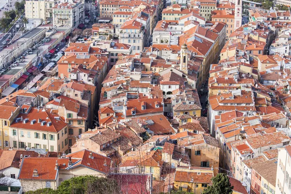 Niza, FRANCIA, en Enero 7, 2016. Pintoresca vista desde la colina de Shatto. Techos rojos de la ciudad vieja — Foto de Stock