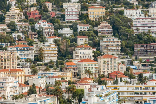 NICE, FRANCE, on JANUARY 7, 2016. Houses on the slope of the hill — Stock Photo, Image