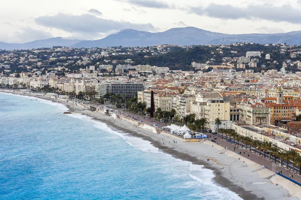 Nice, Francie - 7 ledna 2016. Pohled shora na Promenade des Anglais, jeden z nejkrásnějších náspy Evropy — Stock fotografie